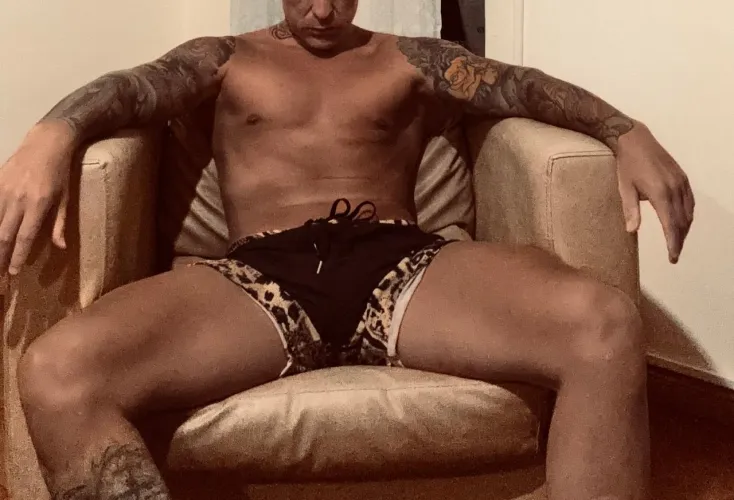 I want obedient and submissive slaves to please me tonight.