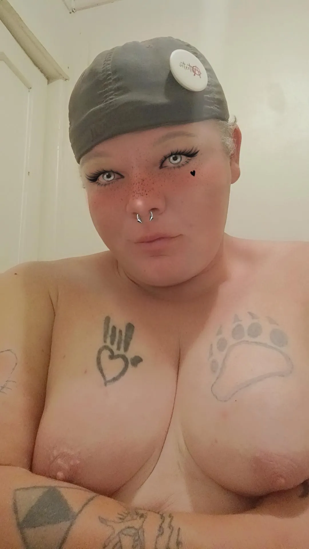 😉 I'm doing a 35% off promotion for my Of, Just a trans Tomboy ready to play with you till you're dirty then clean you up too 💋