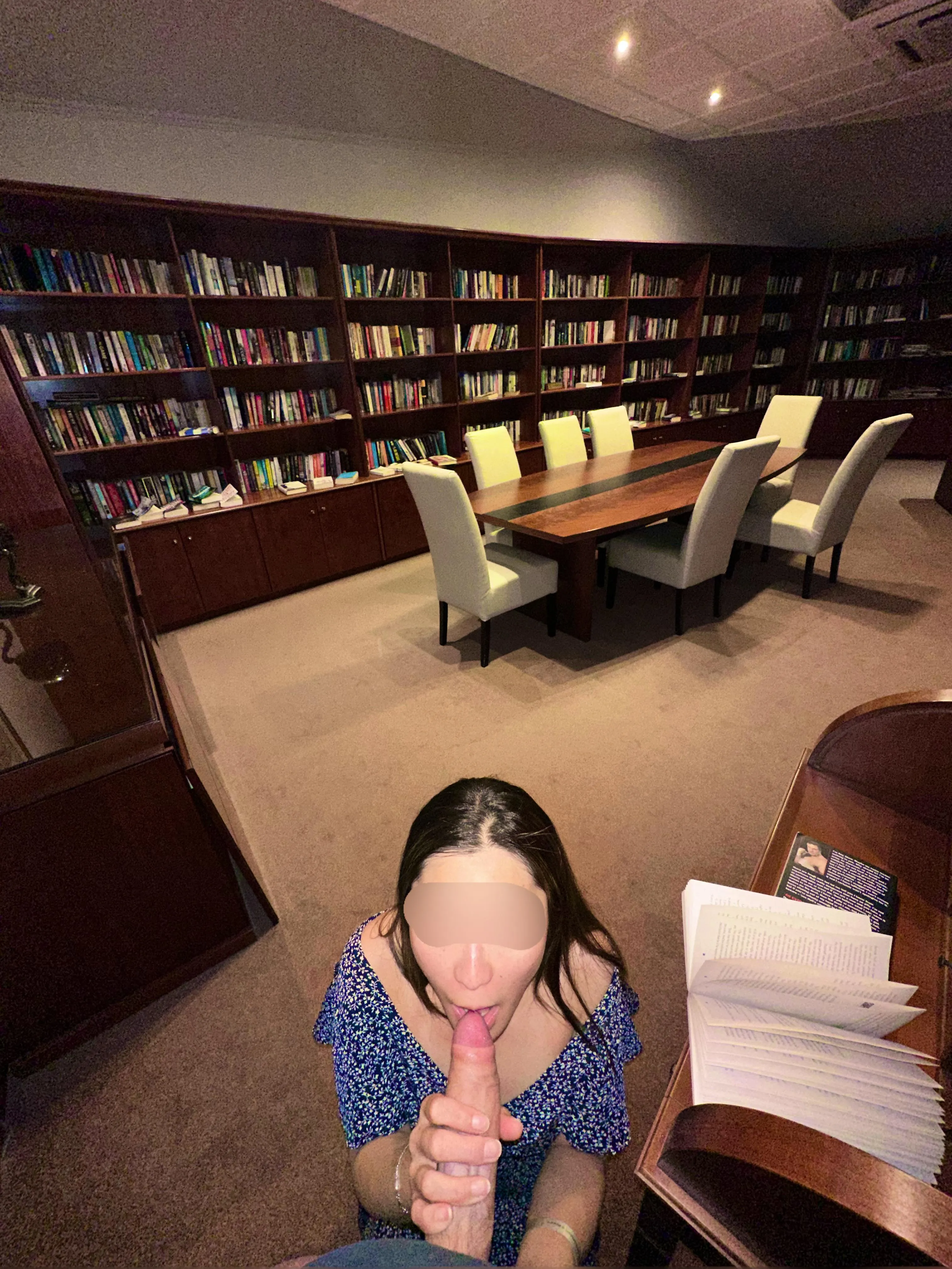 When your bosses BWC is so obvious through his trousers I just had to suck it in the board room!