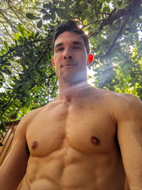 Give daddy a kiss on the nips