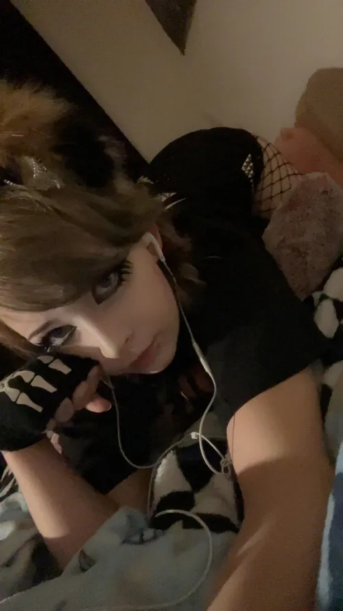 puppygirl needs an adequate owner hoping for a strong one who can pick me up and carry me when i misbehave