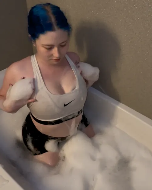 Playing around with some bubbles in a tight workout set