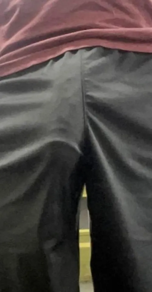 32 [M4F] #Columbus - Semi-recently single former stripper looking to get back out there. Pic isn't me hard, prefer older women but I'm open. Also, as bad as it is, I don't care what your relationship status is if we click well.