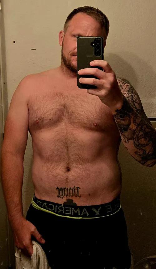 Any beautiful ladies looking for a good time tonight?