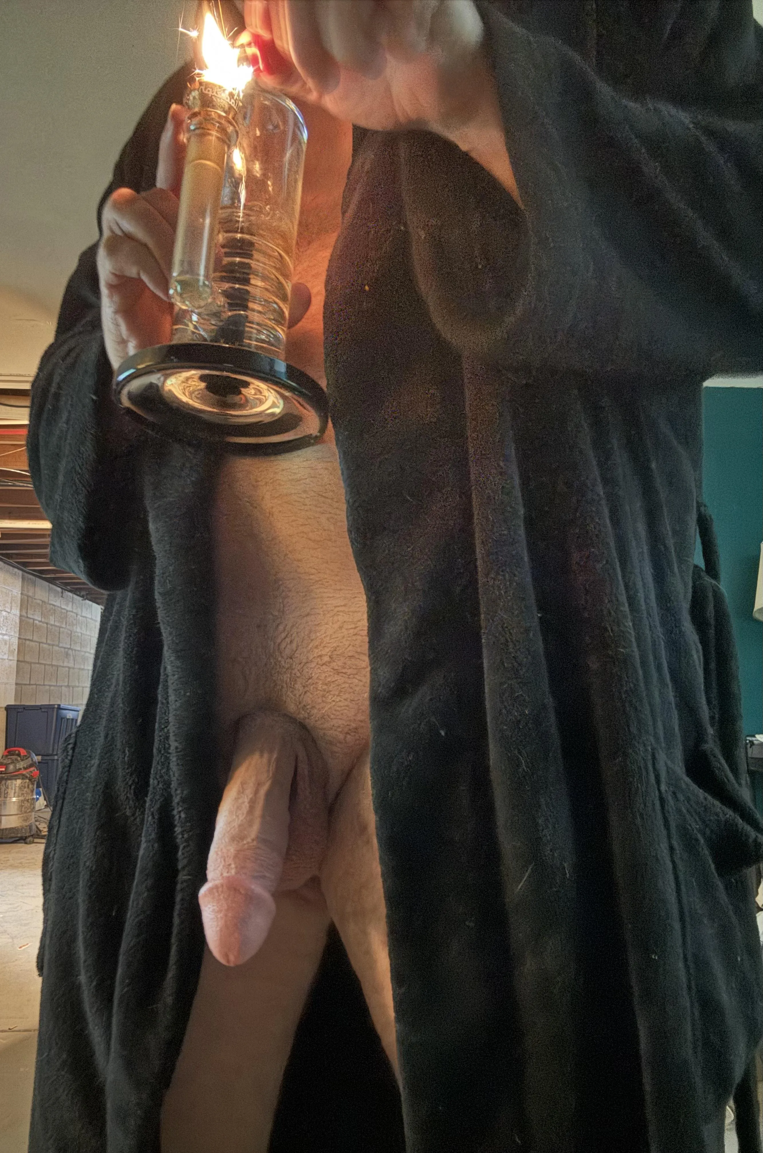 Daddy [44] is sneaking a quick smoke n stroke.. do you wanna join me?