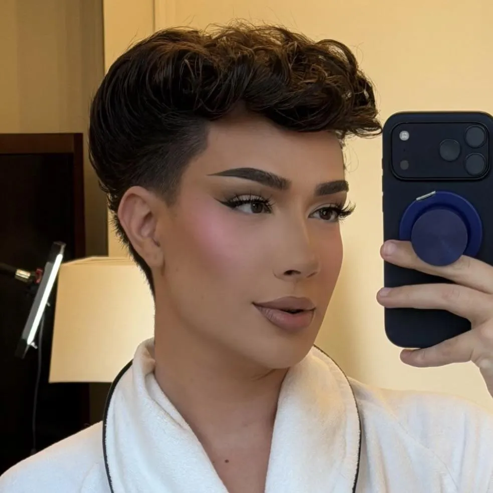 God his face and lips are perfection 😍💕