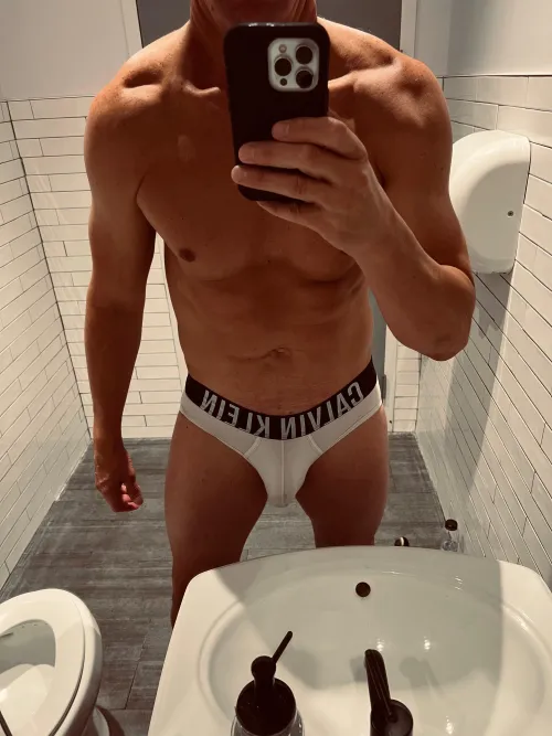 [M]4[F,MF]” 51 North Miami Beach. Looking for fit, fun people to hang out with :)