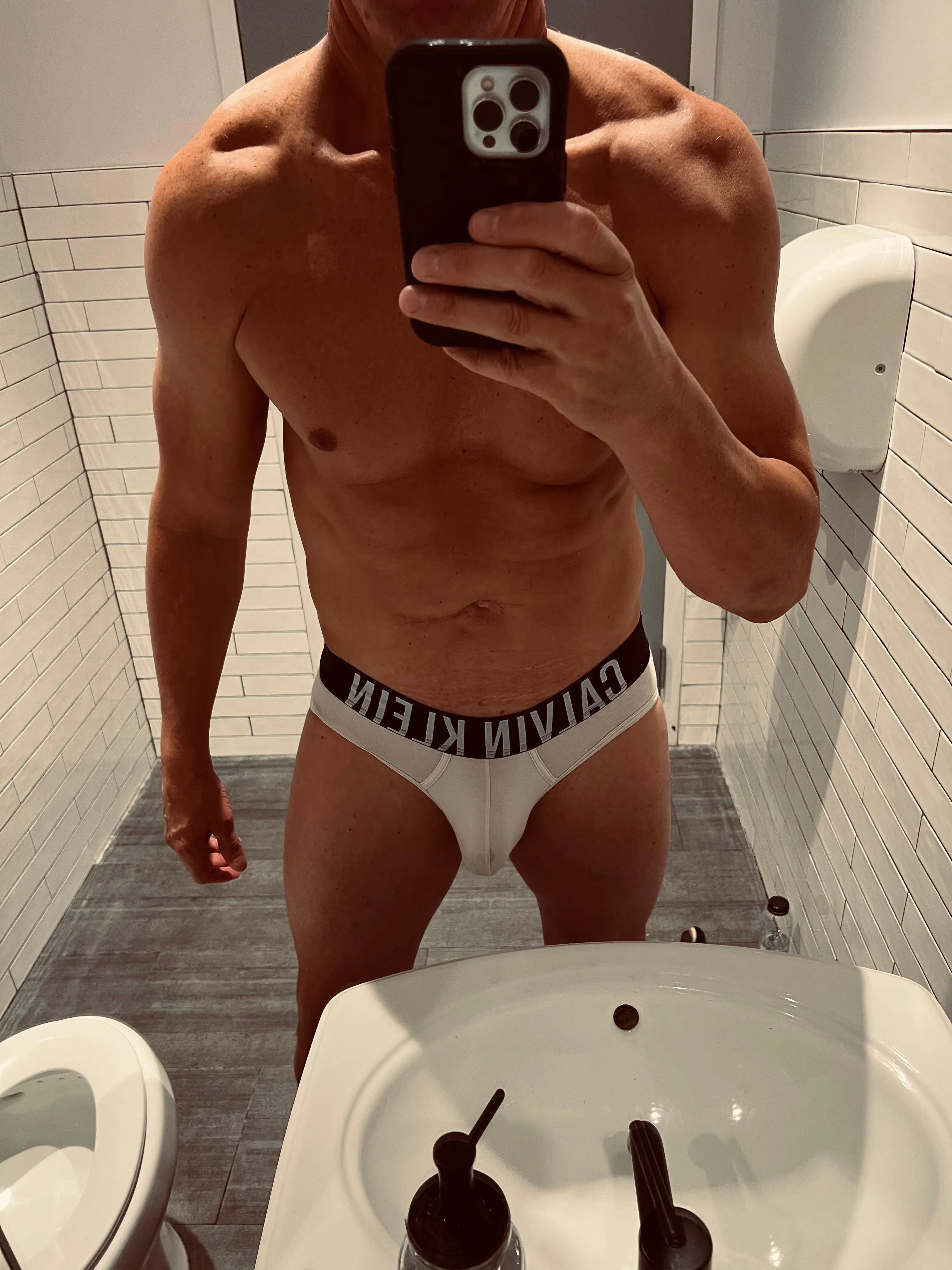 [M]4[F,MF]” 51 North Miami Beach. Looking for fit, fun people to hang out with :)