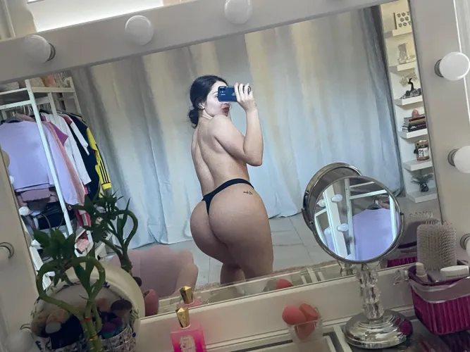 Natural college gym girl