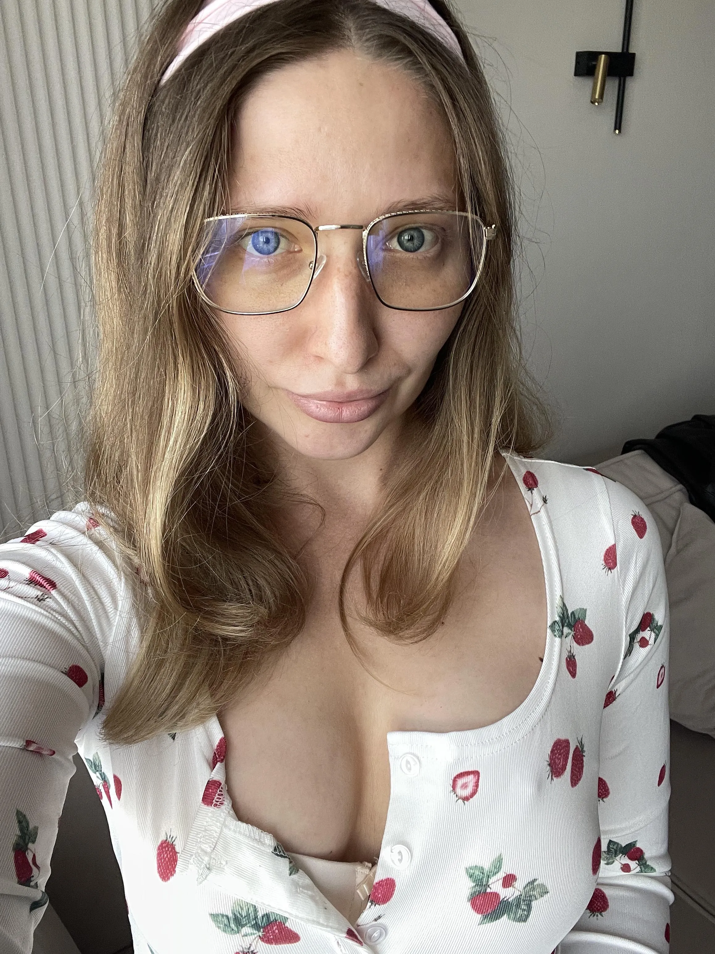 No make up, just strawberries and glasses