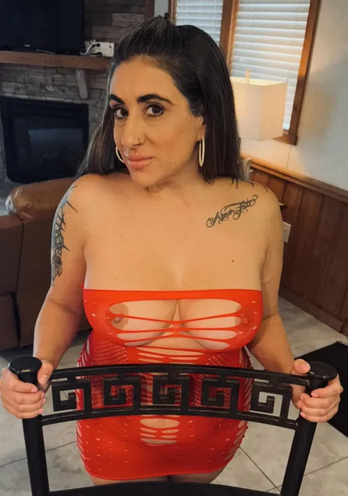 The perfect little nightclub dress.  I love how the bouncers always let me in even if I’m showing a bit more than allowed.