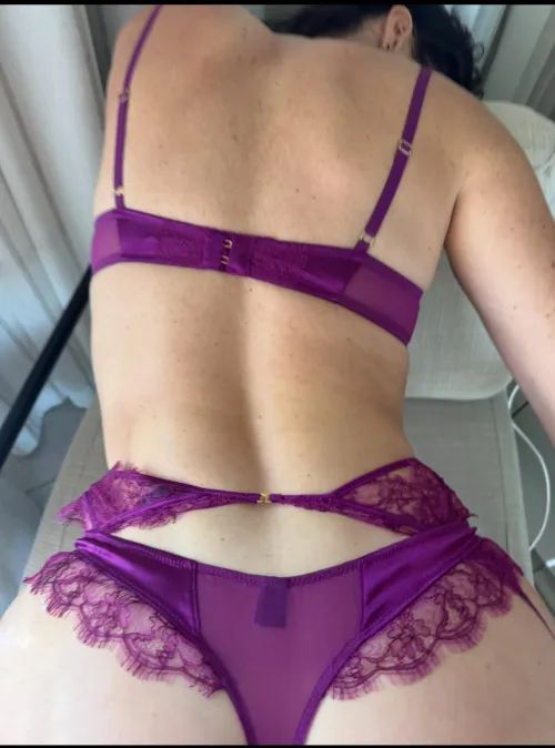 40f MILF loves male attention
