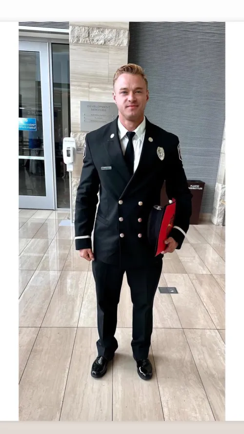 Connor had become a Vegas firefighter 🧑🏻‍🚒
