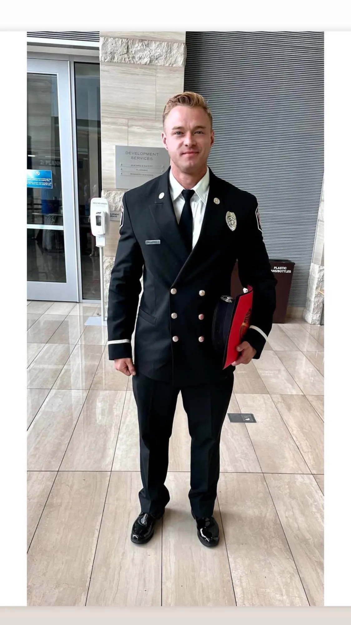 Connor had become a Vegas firefighter 🧑🏻‍🚒