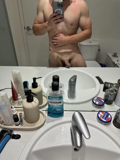 Hallo! (M28) visiting Berlin for the weekend, someone show me a good time?