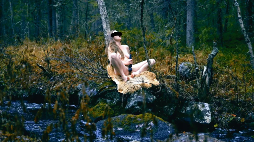 Not afraid to take them off even if it's November 🤭🍂