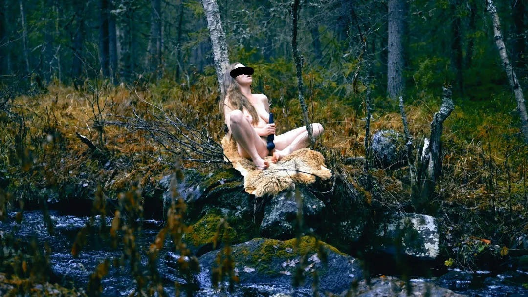 Not afraid to take them off even if it's November 🤭🍂