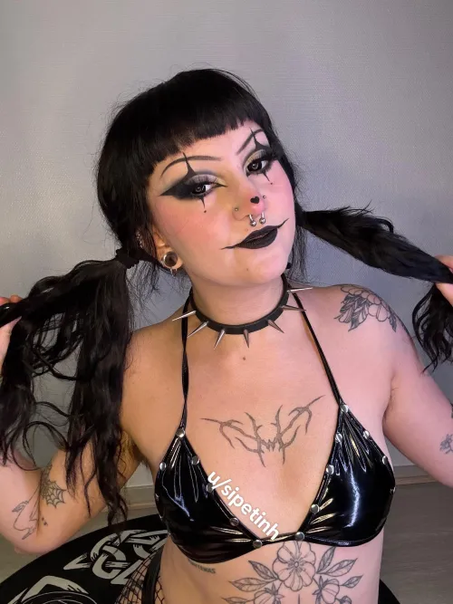 posting my clown pics on OF this week