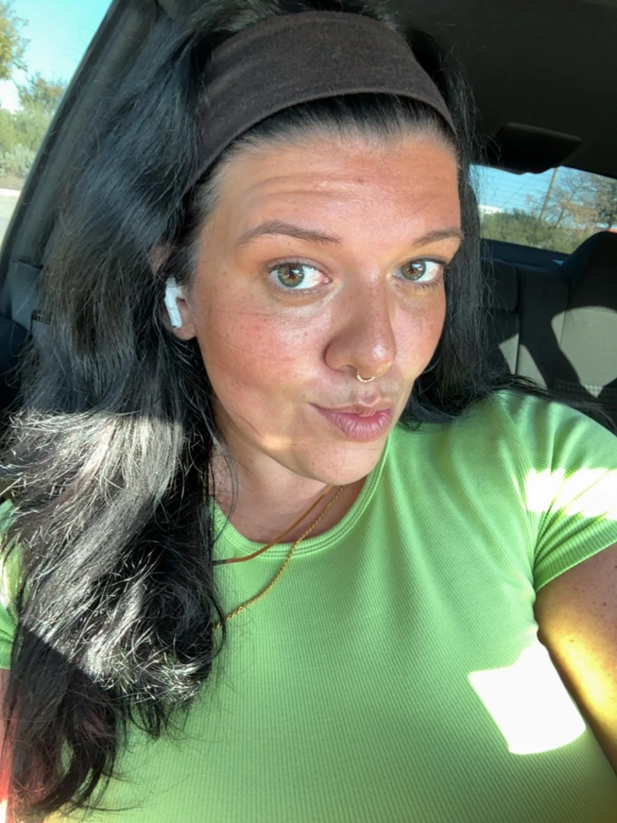 I love my eye color when I wear green 💋