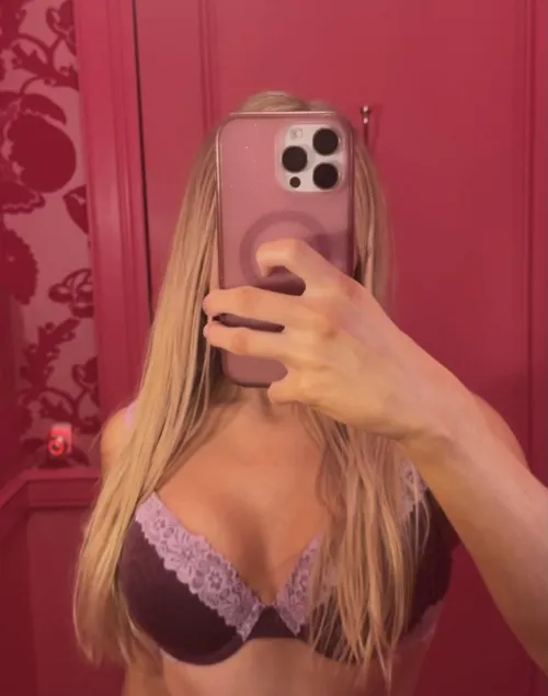 Is it too late to thank Tzuyu for this VS bra🎀