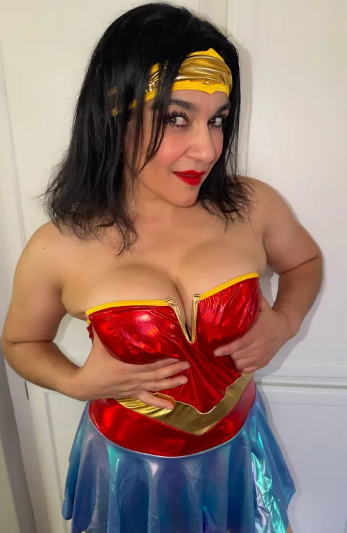 Latina Wonder Woman here to save your fantasies 😈