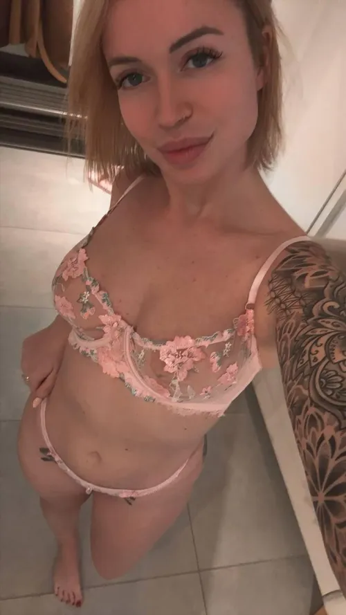 Meine Titten warten auf dich ☺️