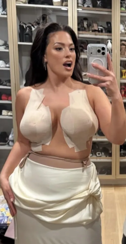 This is how Ashley’s enormous chest defies gravity!