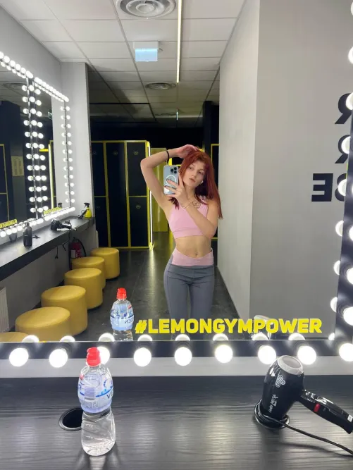 tummy tease to kick off your morning