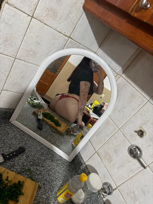 Würdest du ein Dorfmädchen während beim „kochen“ ficken?? (19) 🫣