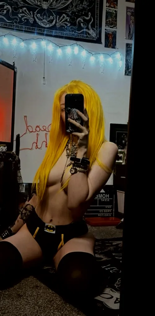 Your daily dose of goth mommy