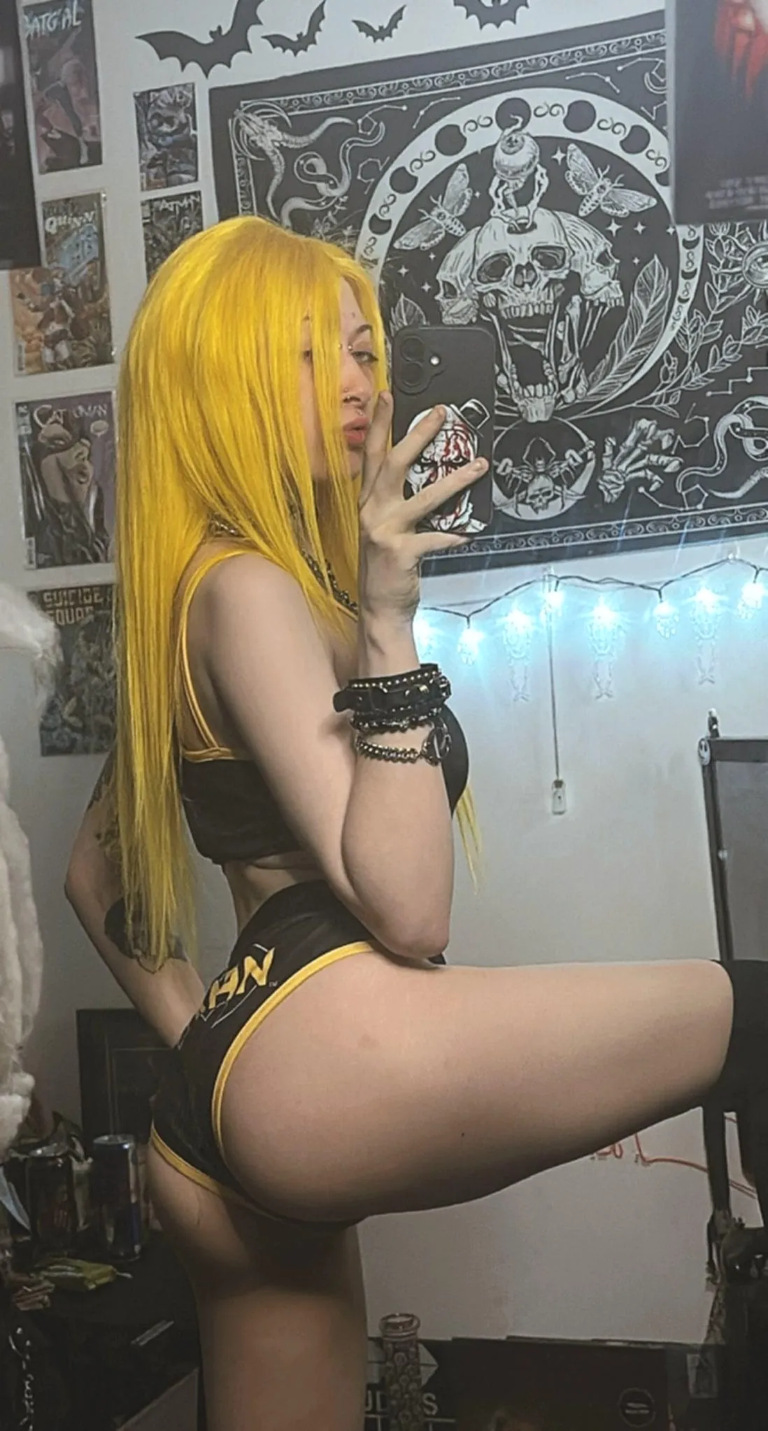 Your daily dose of scene booty :P