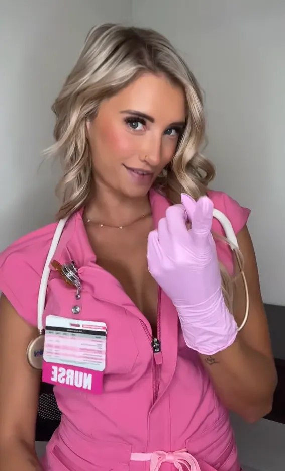 My wildest fantasy is getting pounded during my shift 😘