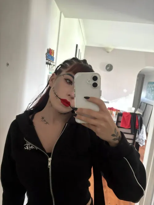 be a good boy and eat little clown mommy out pls