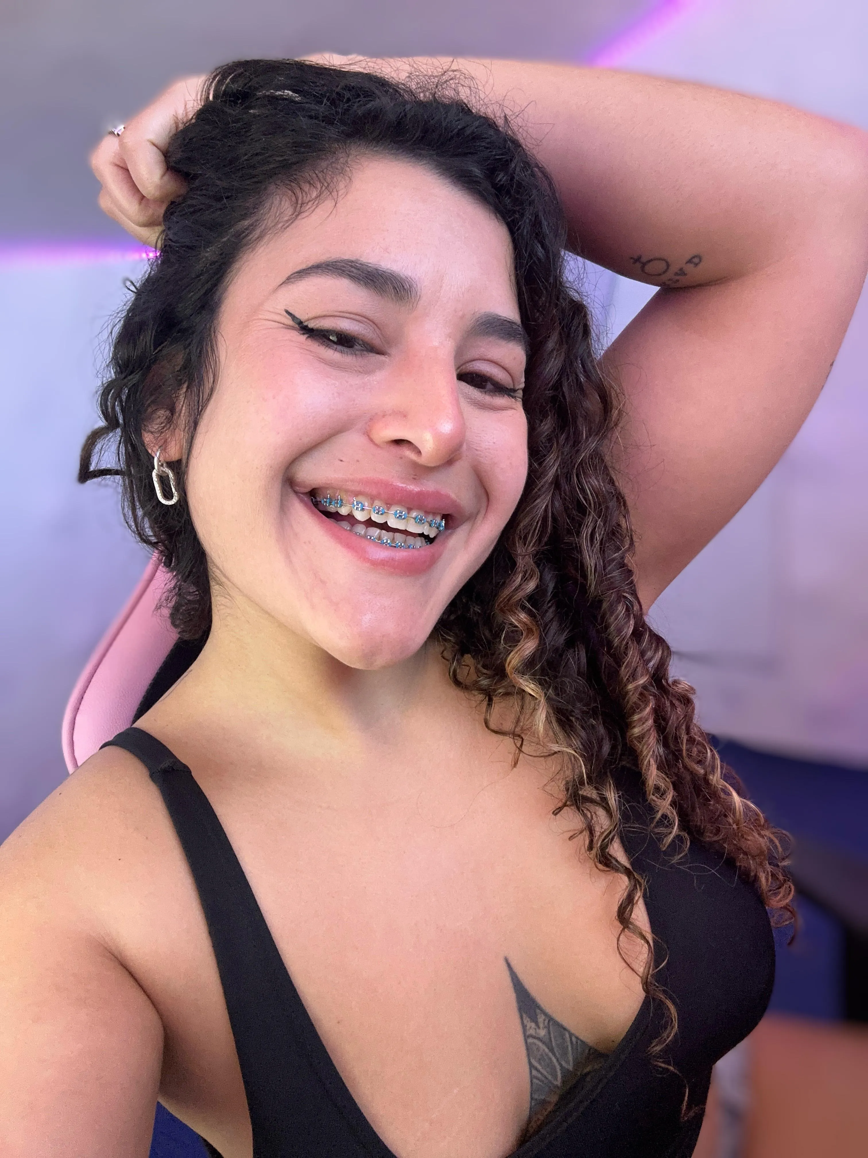 I don't know if this face is sexy, but I love this selfie.