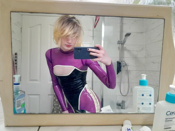 i woke up in my catsuit today ^^
