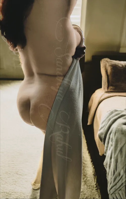 My curves contain all the adventure stories. If you were writing my next chapter, what tale would you tell with this view? 🤔♠️💋[f]