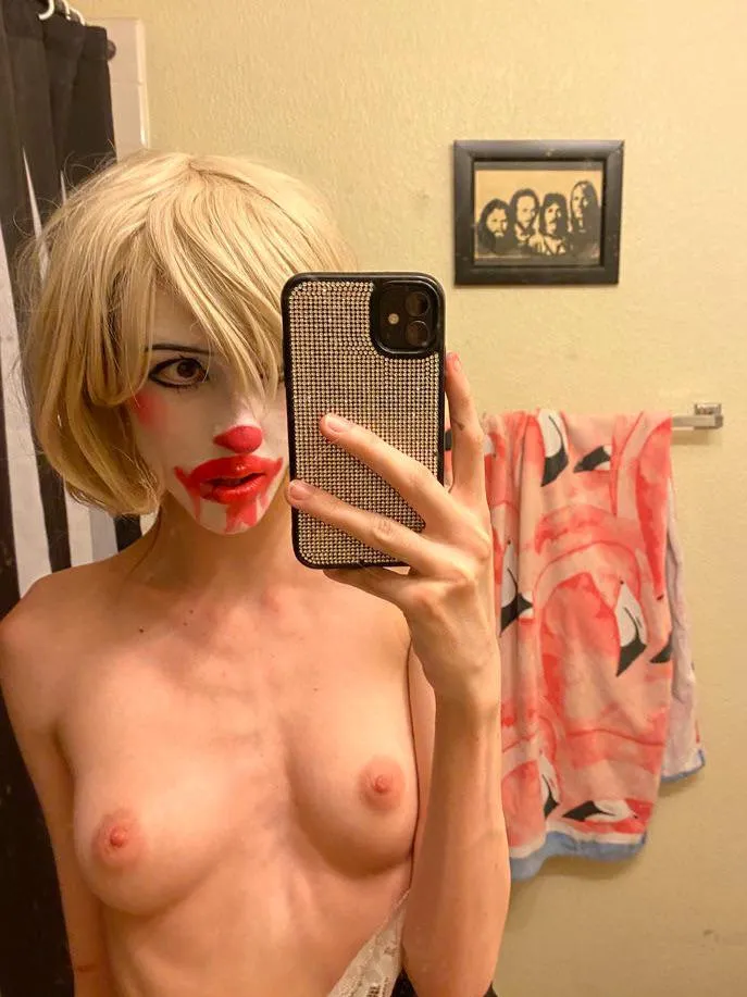 my tits need a new playmate😉🎪🖤