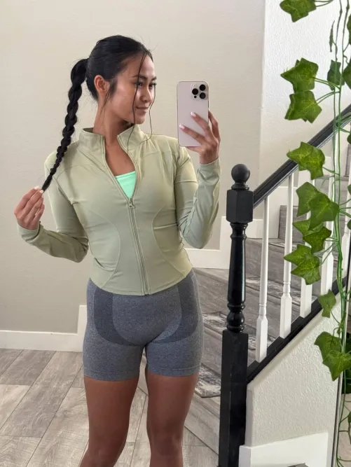 Quiet confidence, lasting charm 💋