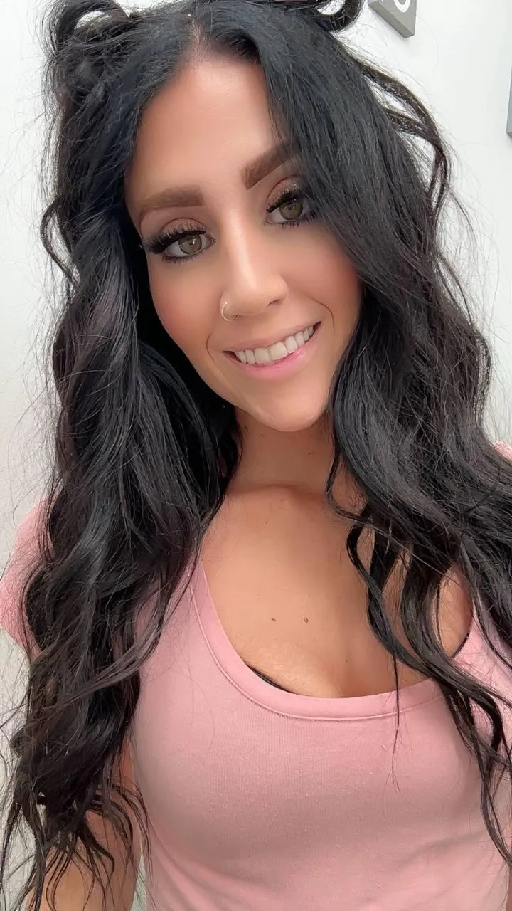 Sending a nudes to every guy that upvte, (instantly) just say 'yes