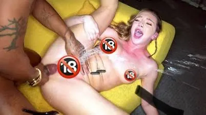 Someone of you knows??? Im searching for clips or pmvs where the girl is censored while squirt or while she cums🥵🥵