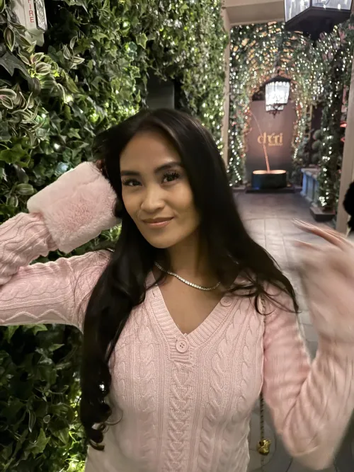 Sweet charm, steady presence 💋