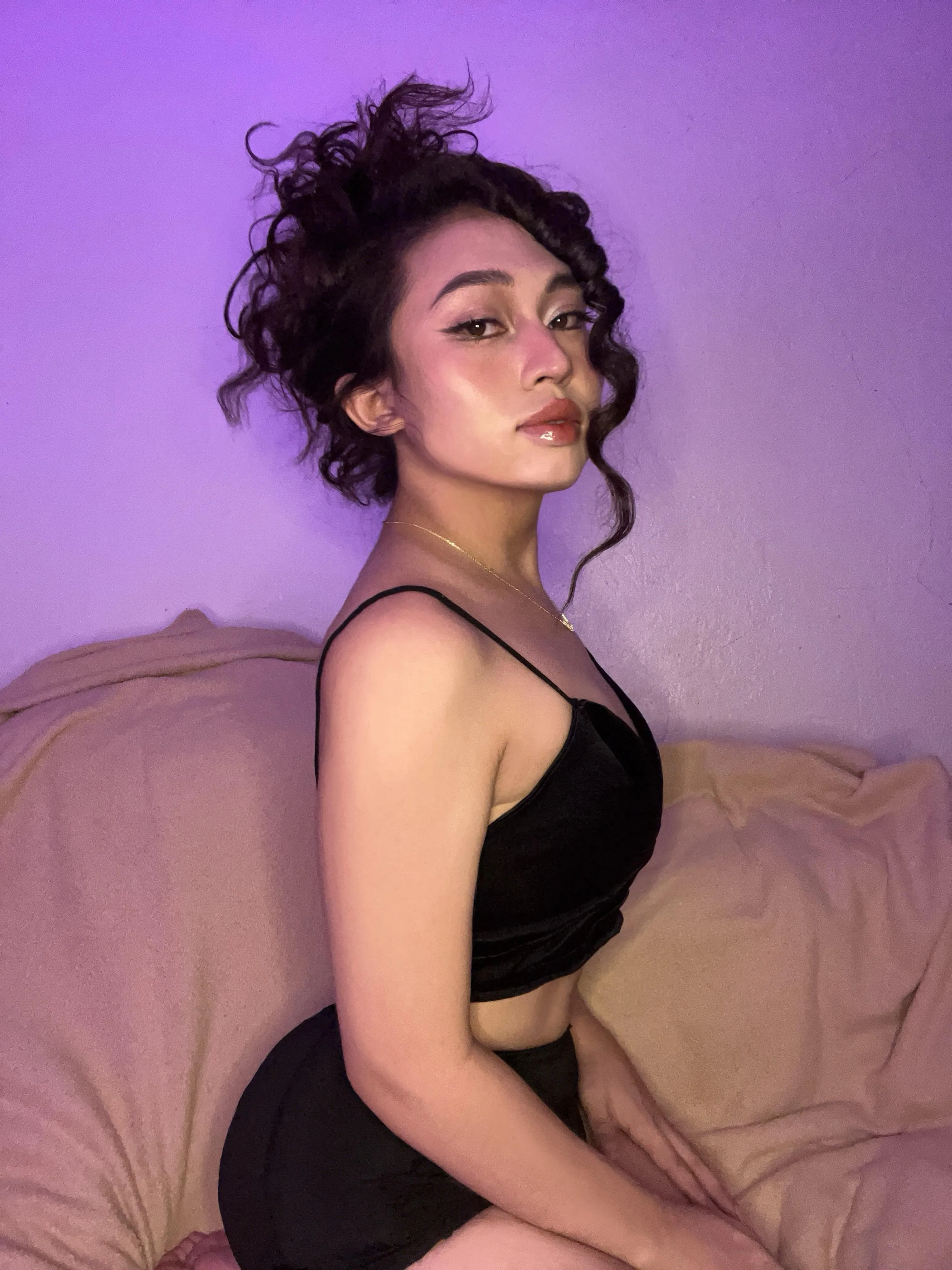 [USA] (CA) #LA 24 +online looking for guys to chill and game with