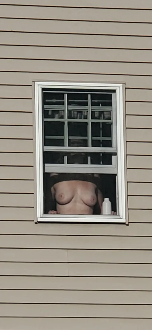 35yo wife/milf in the window :)
