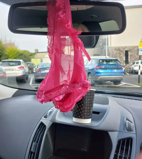 [F] A little early for my hair appointment so I'll have a coffee and 😈💦💦💦