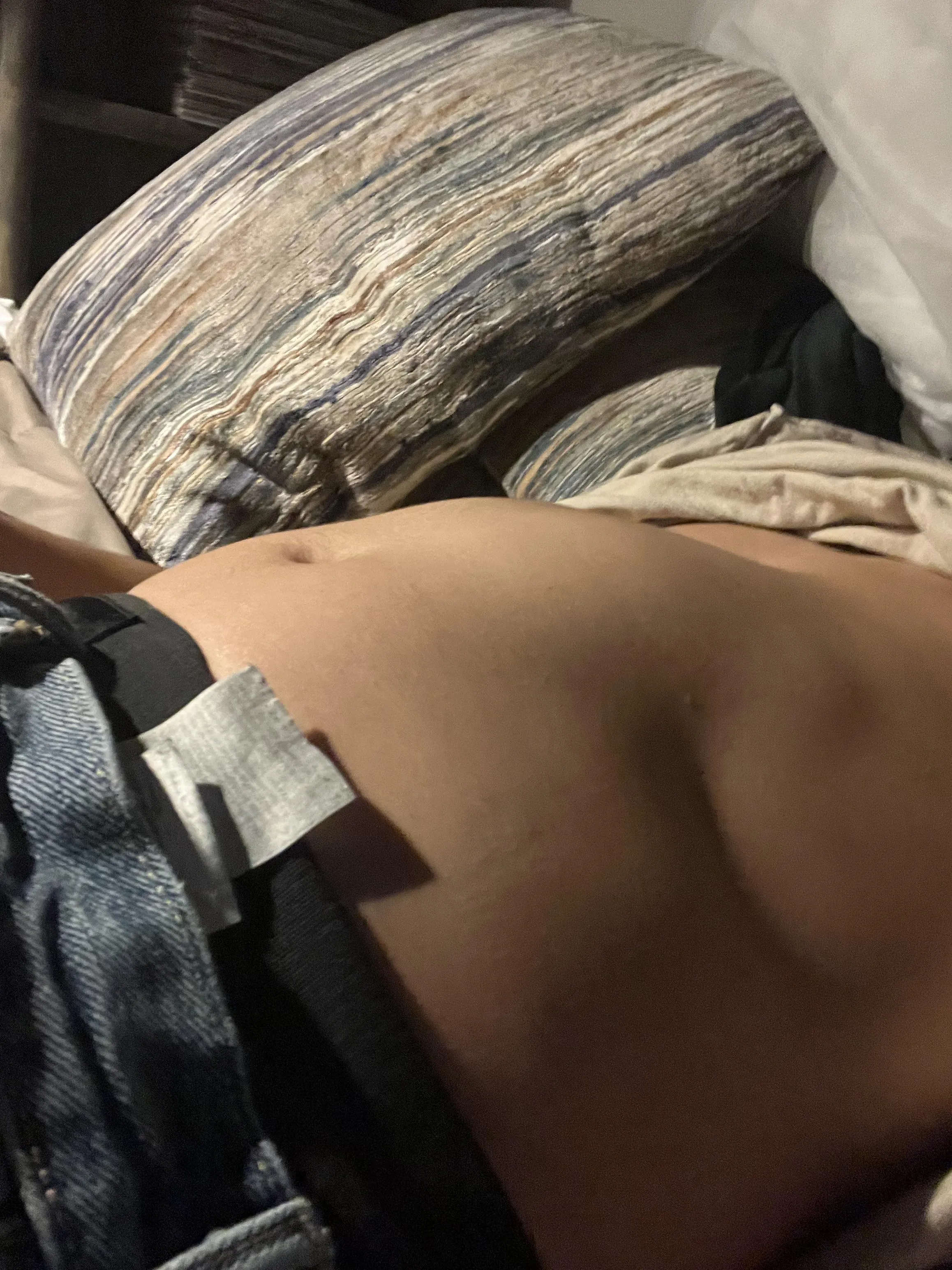 Feeling bloated after I ate 5 slices of pizza