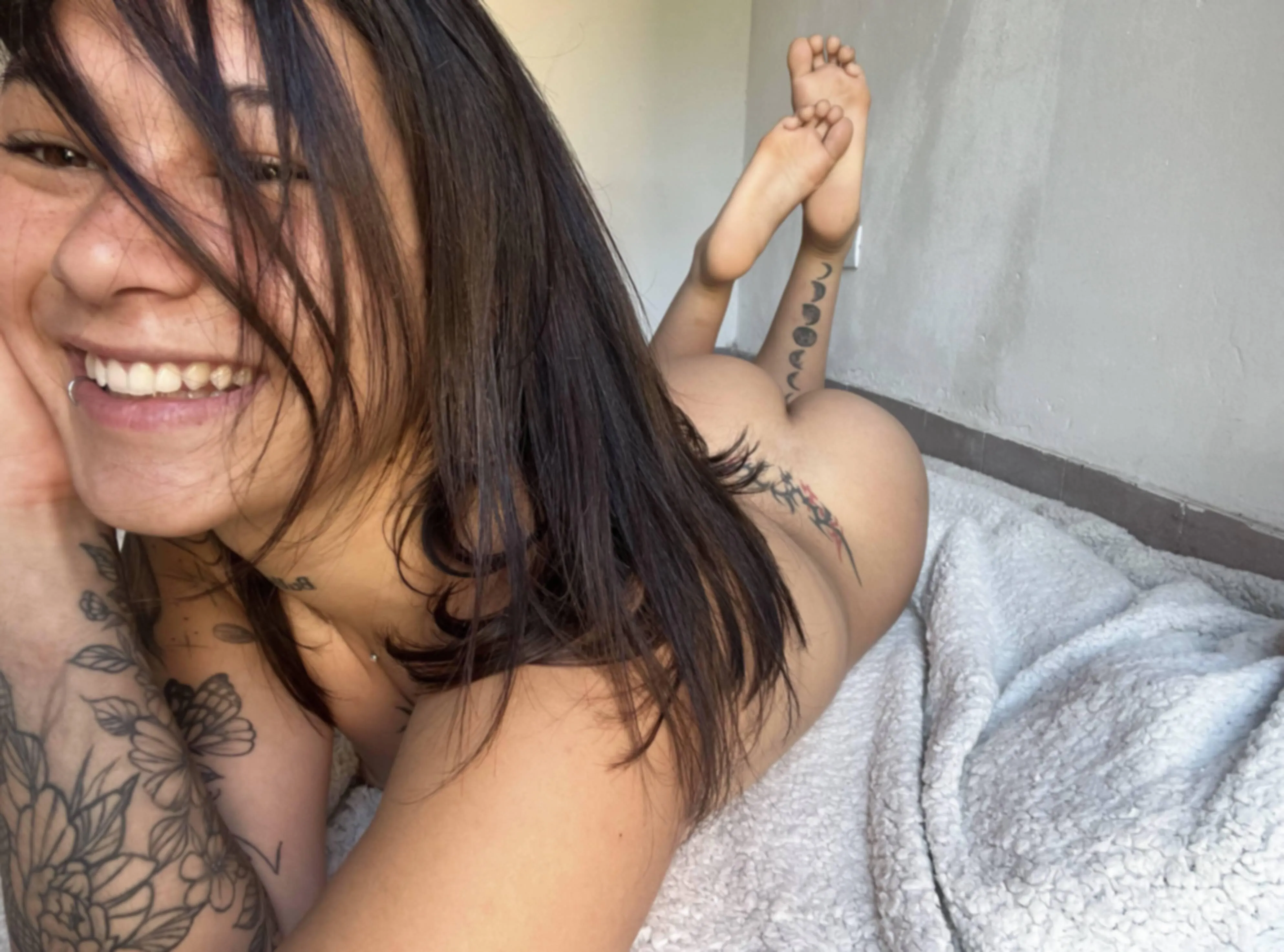 Good girls leave it bare like this