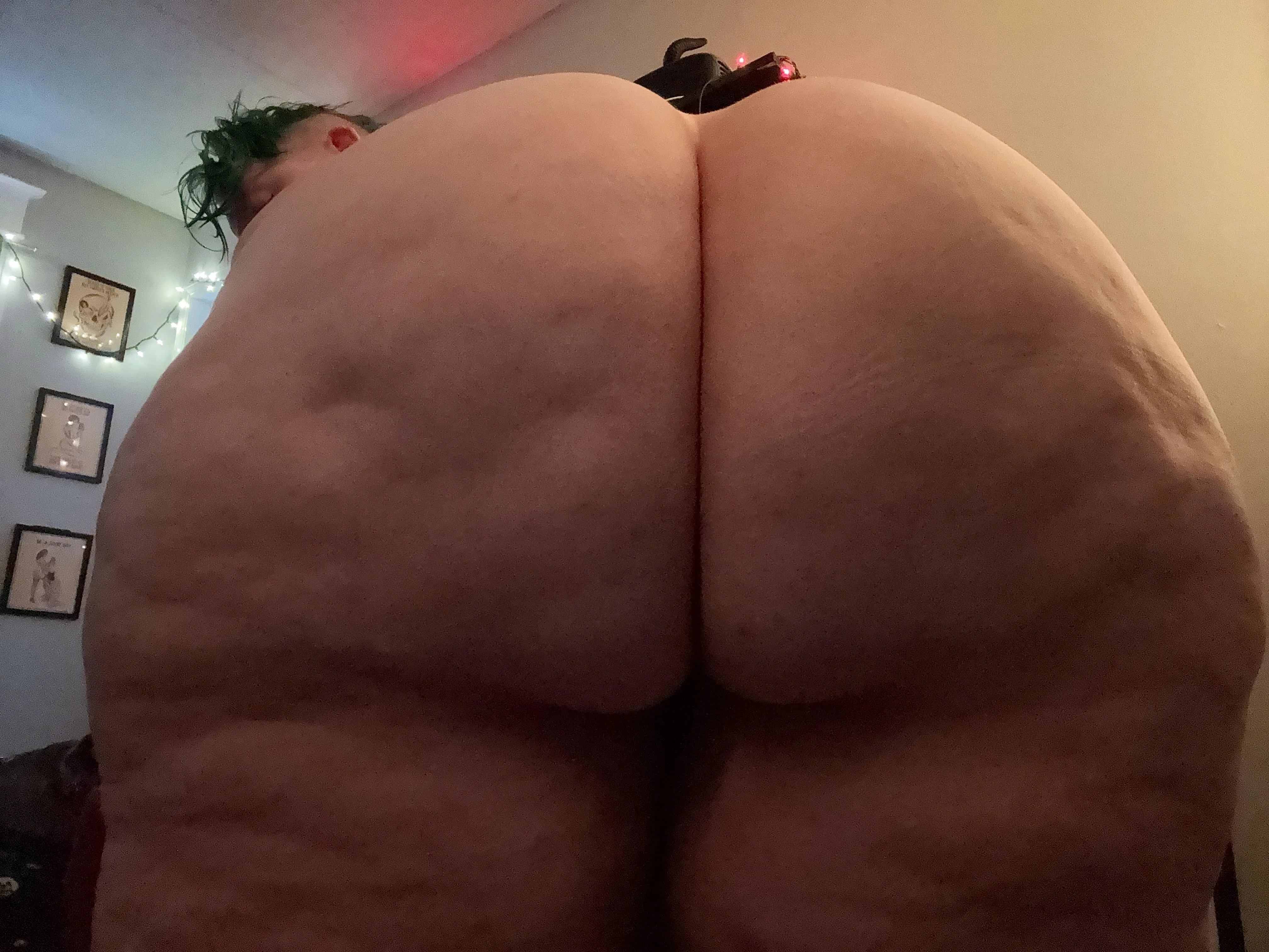 happy thicc Thursday🖤😈