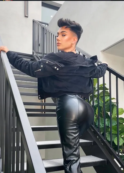 His huge ass in leather🤤