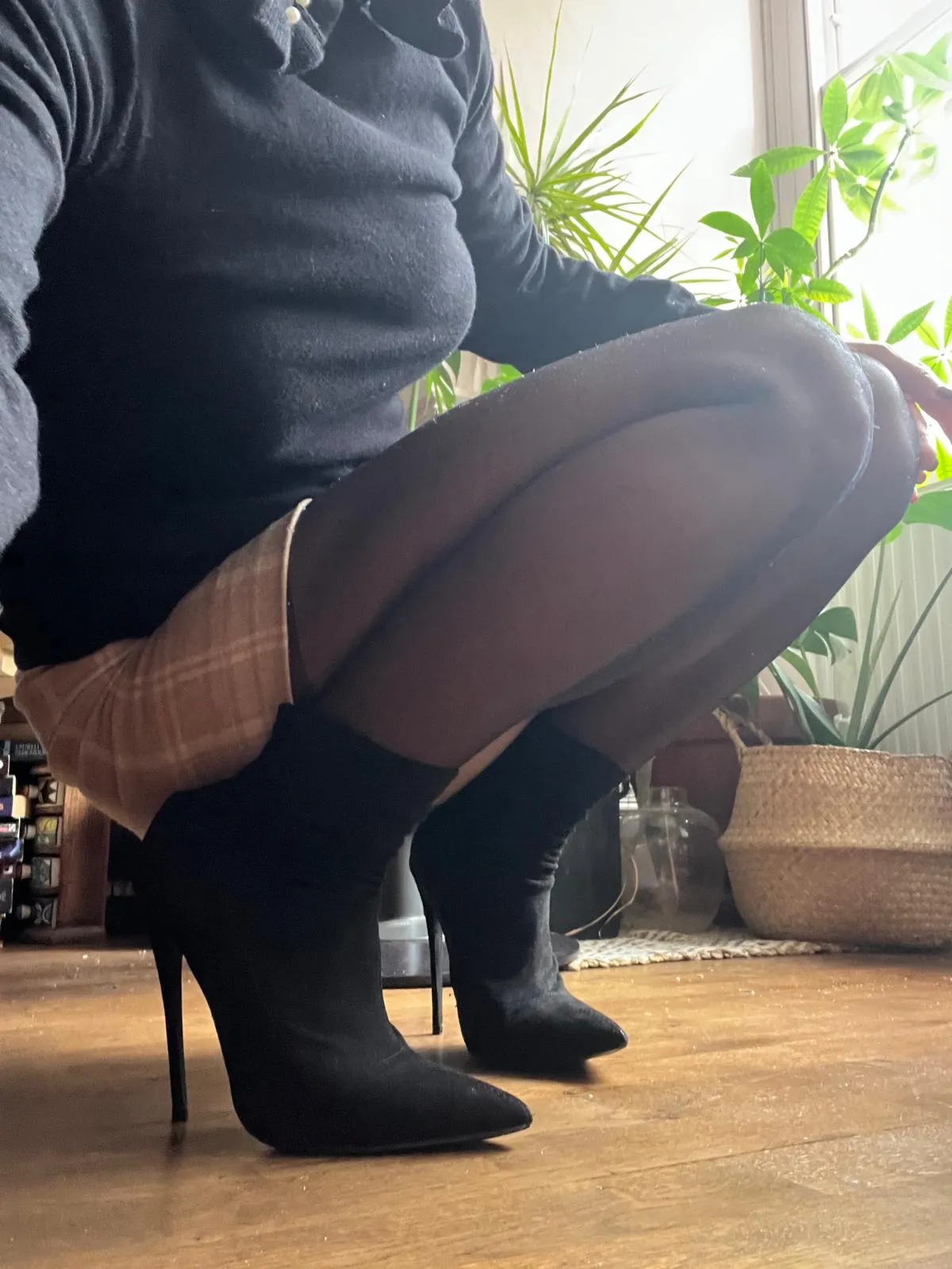 i quick snapshot from underneath my desk while i look for my pen