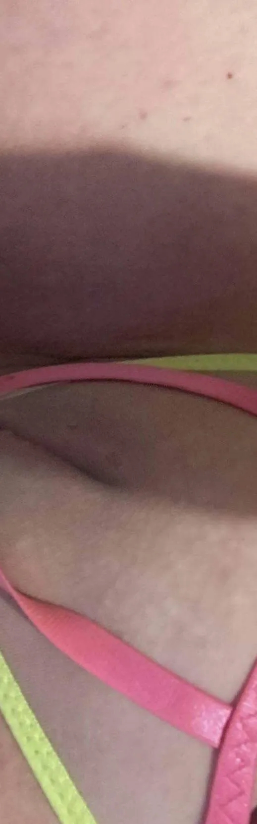 Just a little sneak peak under my desk 💋